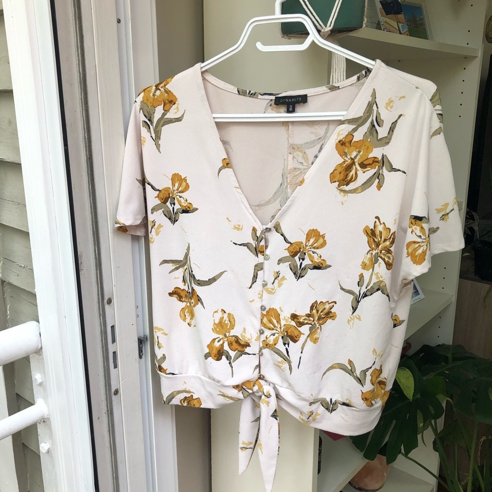 Flowery Top with Tie Front 🌻